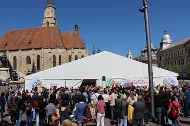 Gaudeamus Cluj-Napoca 2018: Volumul "Istoria, adevărul şi miturile", de acad. Ioan-Aurel Pop, cea mai râvnită carte a ediţiei