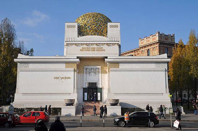 Frunze care ornează cupola Clădirii Secesiunii din Viena au fost furate