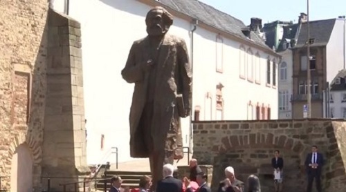 O statuie uriaşă a lui Karl Marx a fost dezvelită în Germania, declanşând controverse - VIDEO