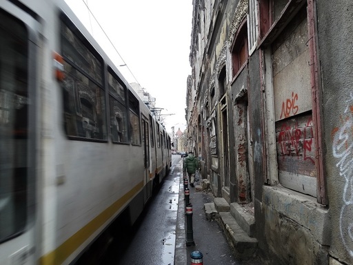 Raport al Ordinului Arhitecţilor: O direcţie obligatorie în Bucureşti ar trebui să devină adaptarea la nevoile actuale a clădirilor neutilizate - FOTO