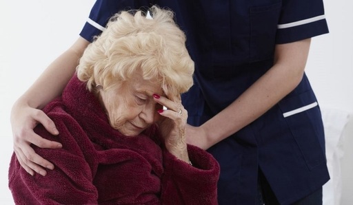 Momente artistice cu pantomimă şi statui vivante, organizate la metrou, într-o campanie de conştientizare în privinţa bolii Parkinson