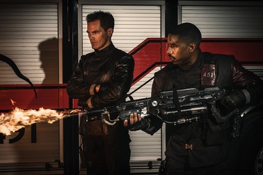 Drama „Fahrenheit 451”, bazată pe romanul distopic omonim scris de Ray Bradbury, va avea premiera duminică la HBO