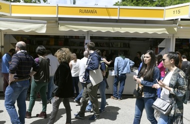 România la Târgul de Carte de la Madrid: Proiecţia filmului "Război pe calea undelor", de Alexandru Solomon, şi prezentarea volumului "Jardines austeros", de Aura Christi