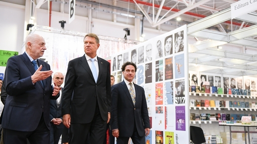 Klaus Iohannis, la conferinţa „Carte, educaţie, viitor” de la Bookfest: Un schimb de replici pe Facebook nu poate să înlocuiască o carte - FOTO