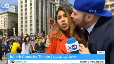 #MeToo, la Cupa Mondială 2018 - O reporteriţă Deutsche Welle Spania, hărţuită în direct


