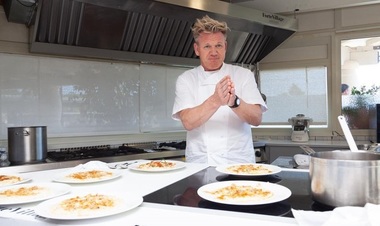 National Geographic pregăteşte programe speciale cu actorul Jeff Goldblum şi chef Gordon Ramsay

