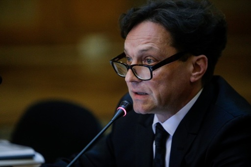 Bilanţ la Cultură - Ivaşcu a trecut în revistă întâlnirile avute şi planurile ministerului şi a refuzat să discute problemele din domeniu