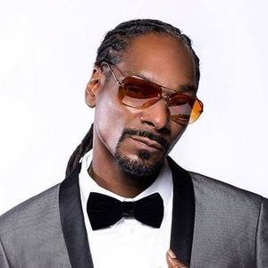 Rapperul american Snoop Doog va debuta în teatru, într-un spectacol în care se joacă pe sine