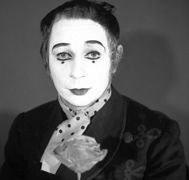 Coregraful şi mimul britanic Lindsay Kemp, mentor al lui David Bowie şi Kate Bush, a murit la vârsta de 80 de ani