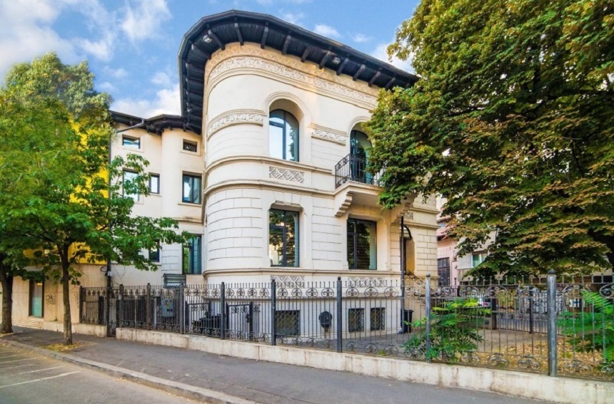 Casa negustorului Ghiţă S. Popescu din Armenească, scoasă la licitaţie de la 1,5 milioane de euro - FOTO