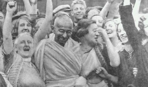 Gandhi, părintele Indiei moderne, era de părere că femeile trebuie să "reziste" tentaţiei sexului de plăcere