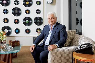 Martin Bandier, preşedintele Sony/ATV Music Publishing, a confirmat plecarea din fruntea companiei printr-o scrisoare adresată angajaţilor