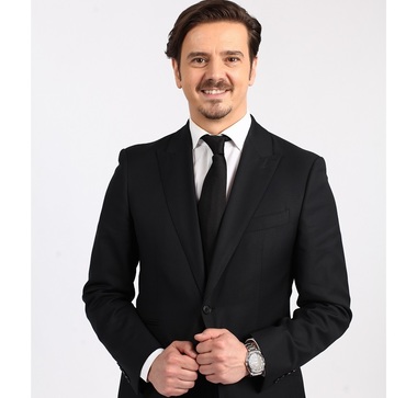 Mihai Petre revine în juriul emisiunii-concurs „Românii au talent” în locul Mihaelei Rădulescu