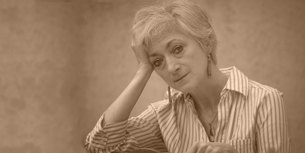 INTERVIU - Scriitoarea Sylvie Germain, despre francofonia aproape dispărută din România, despre familia ca cerc extins şi nevoia de lectură