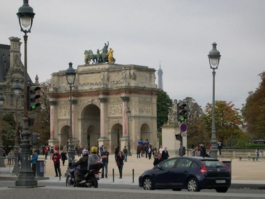 Muzeul Luvru a lansat un apel de finanţare publică pentru restaurarea Arc du Carrousel