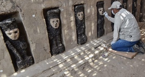 Peru: Douăzeci de statui precolumbiene, descoperite la Chan Chan