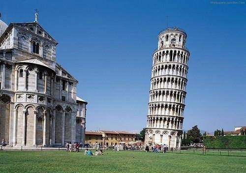 Turnul din Pisa s-a redresat uşor după lucrările de restaurare