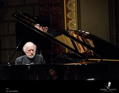 Pianistul Radu Lupu nu va concerta la Bucureşti în cadrul proiectului "România în lume" din motive de sănătate