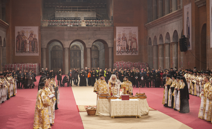 Patriarhul Ierusalimului şi a toată Palestina Teofil al III-lea va oficia liturghia de Sfântul Andrei la Catedrala Naţională