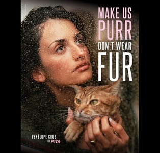 Penélope Cruz, într-o nouă campanie PETA SUA: „Make Us Purr. Don't Wear Fur” - VIDEO

