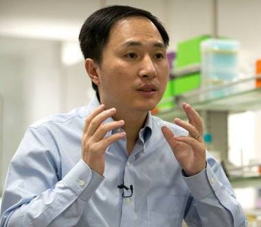 Cercetătorul chinez care a modificat genetic bebeluşi este arestat la domiciliu