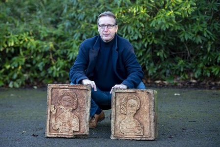 Două pietre gravate, vechi de cel puţin un mileniu, regăsite într-o grădină din Londra, au fost restituite Spaniei