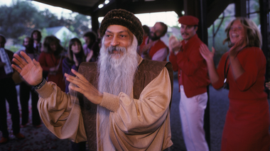 Netflix, dată în judecată pentru încălcarea drepturilor de autor în cazul unui documentar despre Osho - VIDEO
