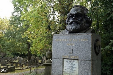 Mormântul filosofului german Karl Marx, vandalizat la Londra