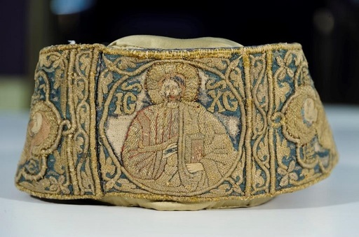 Broderii de tradiţie bizantină din România, la Luvru. Prima expoziţie de artă românească în muzeul parizian