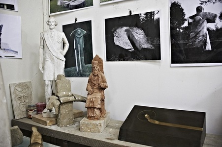 Un număr de 25 de sculptori îşi vor deschide atelierele pentru public. Lucrări, expuse la TNB