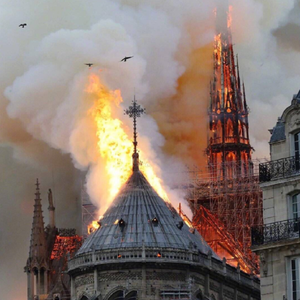 Familia Bettencourt şi compania L'Oréal vor dona 200 de milioane de euro pentru refacerea monumentului Notre-Dame de Paris