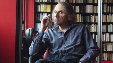 Emmanuel Macron l-a decorat pe scriitorul Michel Houellebecq cu Legiunea de Onoare