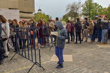 Noaptea Cărţilor Deschise: 4.000 de cititori au participat la evenimentul organizat la Arcul de Triumf