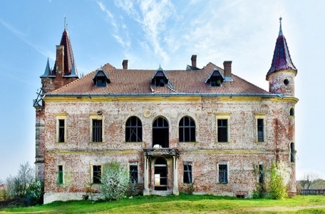 Castelul Géza Teleki din Maramureş, scos la vânzare de la 275.000 de euro