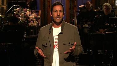 Adam Sandler a revenit la emisiunea „Saturday Night Live” cu un cântec despre cum a fost concediat de NBC
