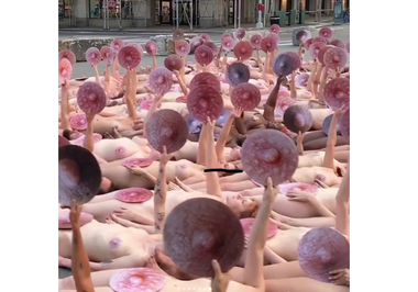 Protest nud în faţa sediului Facebook din New York - VIDEO