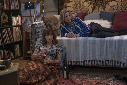 Serialul „Dead to Me”, cu Christina Applegate şi Linda Cardellini, va avea un al doilea sezon

