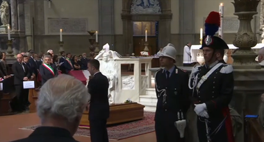Mii de oameni i-au adus un ultim omagiu lui Franco Zeffirelli: Florenţa înapoiază maestrului tot ce a dat el oraşului