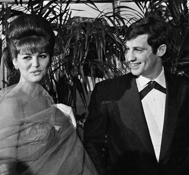 Ziua Franţei - Jean-Paul Belmondo şi Claudia Cardinale, printre cele 400 de persoane care vor fi distinse cu Legiunea de Onoare  