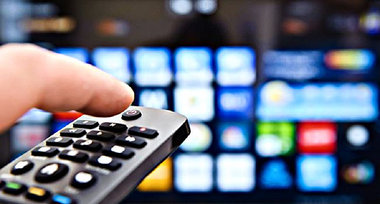 Tinerii britanici au renunţat aproape complet să urmărească ştirile la posturile televiziune


