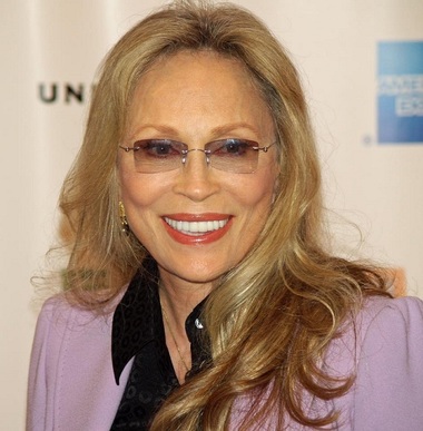 Faye Dunaway a fost concediată dintr-o piesă de teatru montată pe Broadway, după ce a fost acuzată că a lovit un tehnician