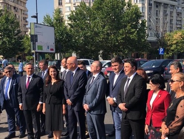 Victimele Holocaustului Romilor, comemorate în Bucureşti. Breaz: Comunitatea romă din România merită tot respectul nostru