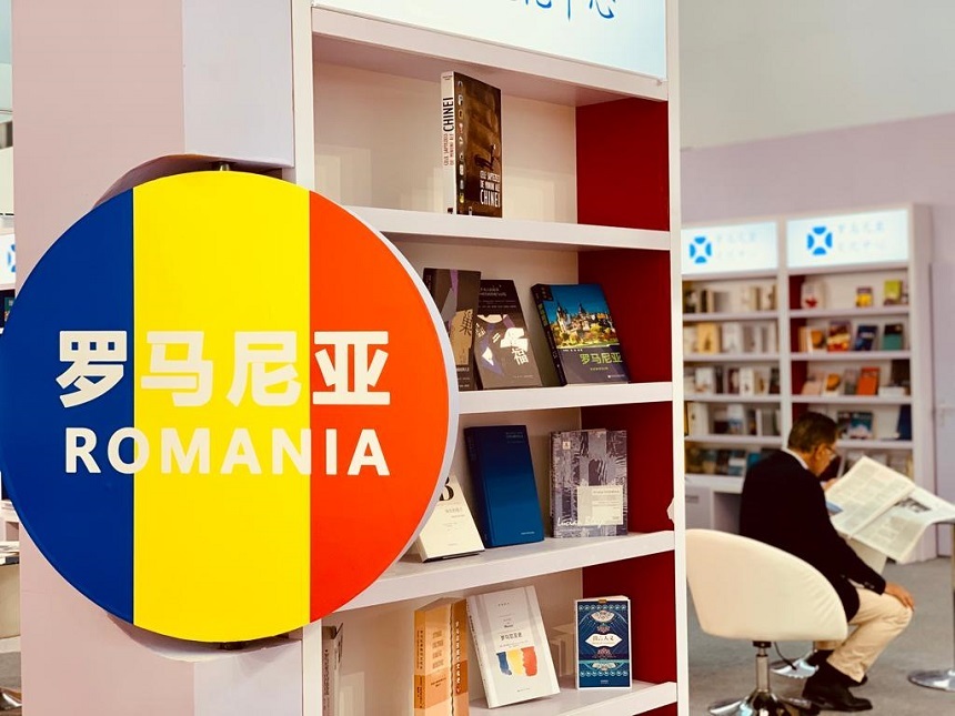 Acord de colaborare între editurile româneşti şi chineze, semnat la Târgul Internaţional de Carte de la Beijing