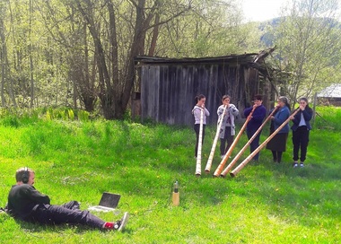 Prima compoziţie electroacustică creată pentru tulnic, prezentată în cadrul Festivalului de Arte Europalia din Belgia