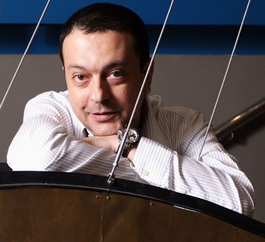 Trupul neînsufleţit al regizorului Alexandru Darie va fi depus vineri la Teatrul Bulandra. Înmormântarea va avea loc duminică la Cimitirul Bellu