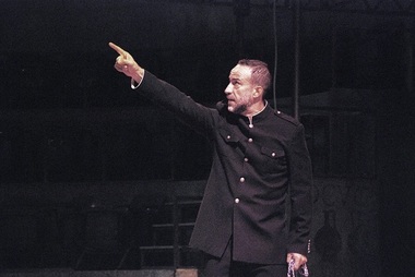 Au fost puse în vânzare biletele pentru trei reprezentaţii ale spectacolului "Coriolanus", ultimul semnat de Alexandru Darie