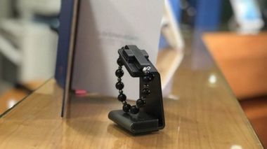 Vaticanul a lansat o versiune electronică de rozariu care costă 109 dolari