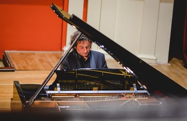 Pianistul Horia Mihail va interpreta Rahmaninov, la a 91-a aniversare a Radio România