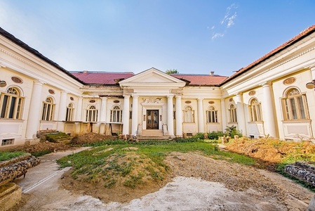 Casa Neuman din Arad, fostă reşedinţă de protocol pentru familia Ceauşescu, este pusă în vânzare de la 2,7 milioane de euro - FOTO
