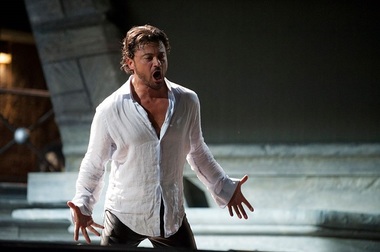 Royal Opera House şi Metropolitan Opera au renunţat la colaborarea cu tenorul Vittorio Grigolo din cauza "comportamentului nepotrivit şi agresiv"